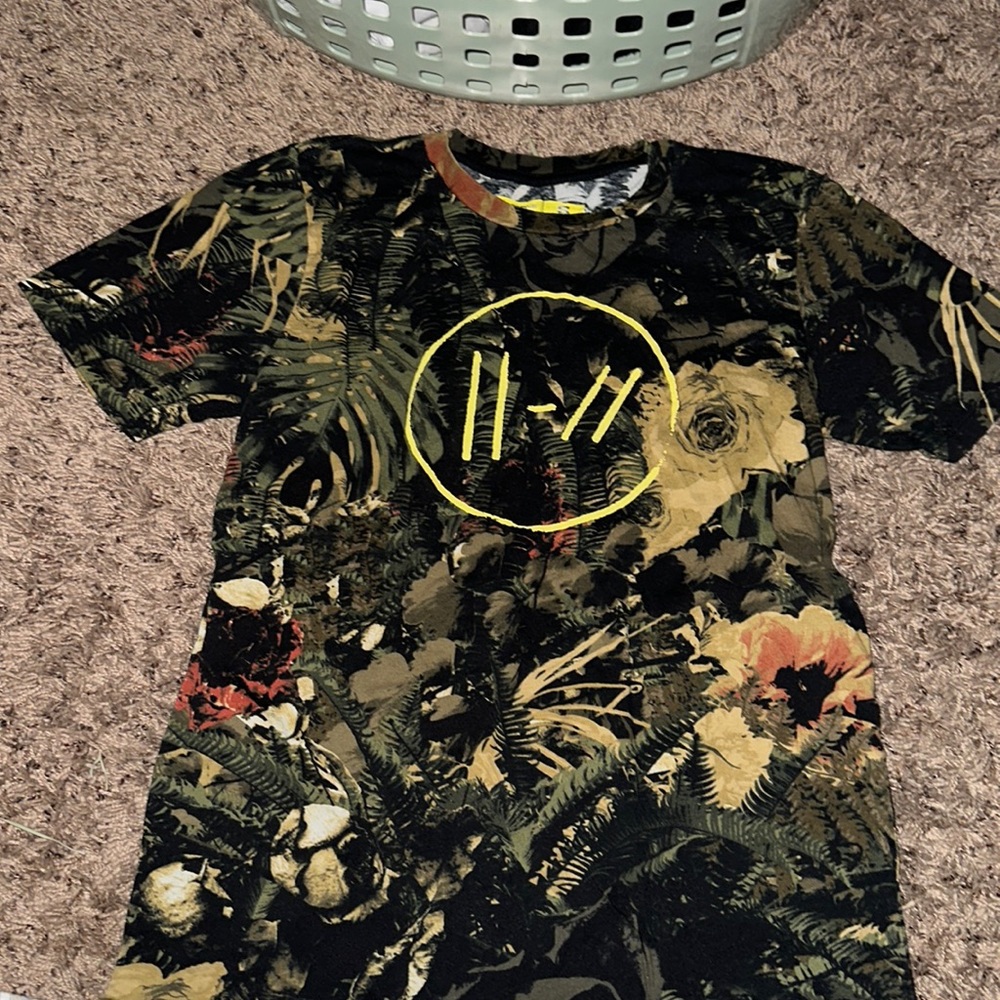 Twenth one Pilots graphic floral band tee